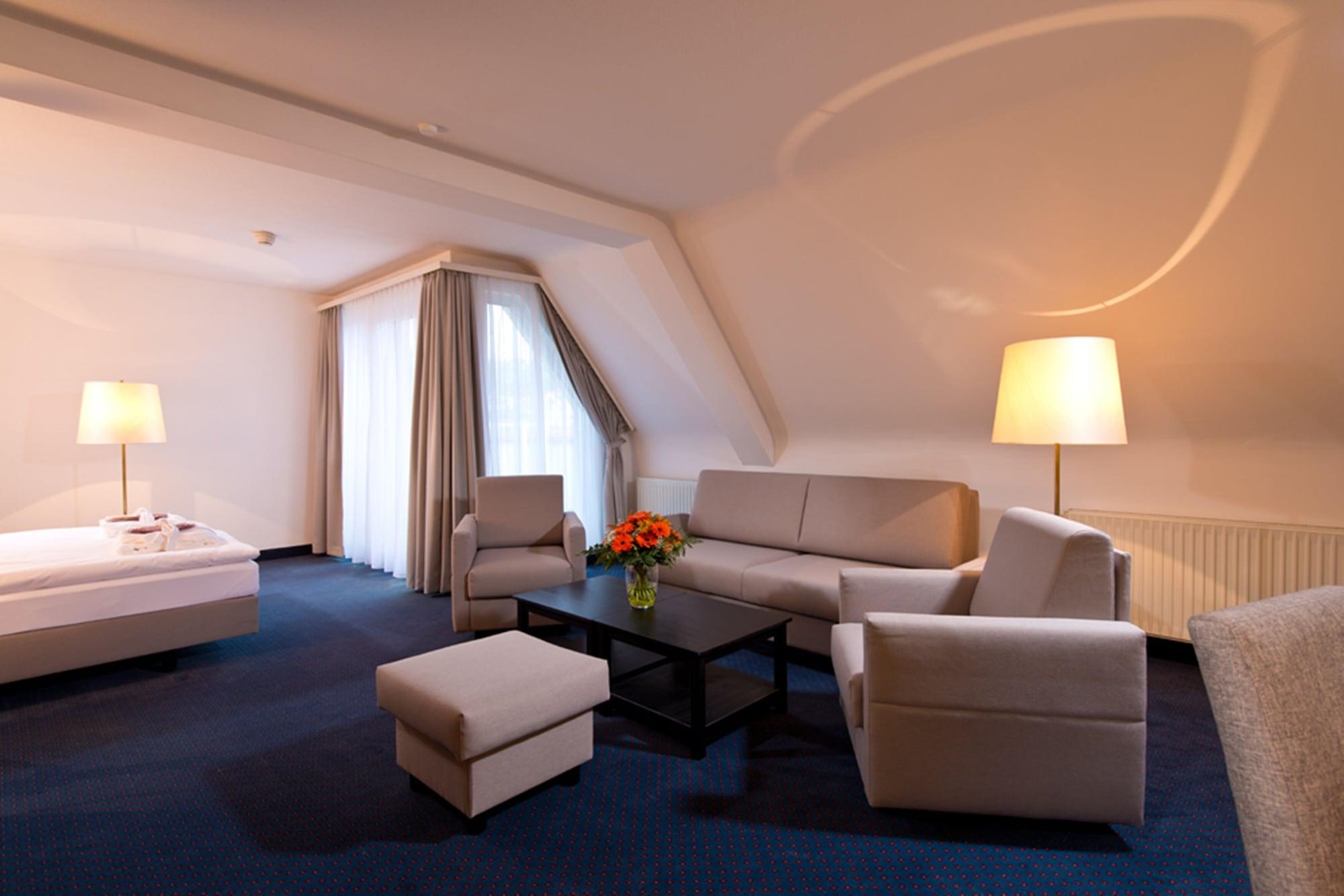 Achat Hotel Нойштадт-ан-дер-Вайнштрасе Экстерьер фото