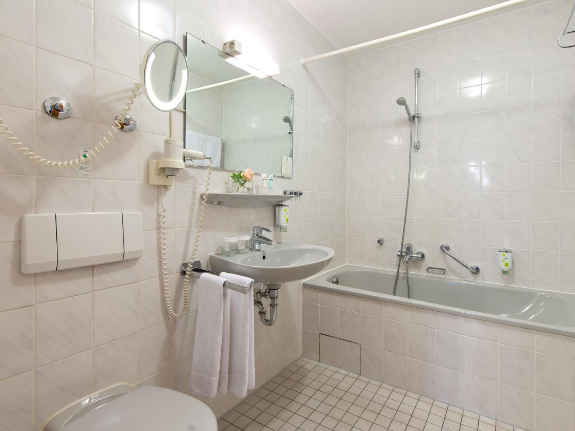 Achat Hotel Нойштадт-ан-дер-Вайнштрасе Экстерьер фото